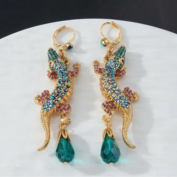 ✨ Heidi DAUS Elegant Gold and Blue Green Sparkling Crystal Lizard Earrings ✨ - Picture 1 of 8